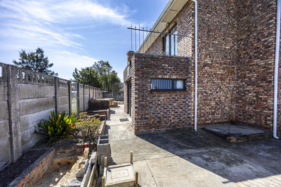 4 Bedroom Property for Sale in Cambridge West Eastern Cape